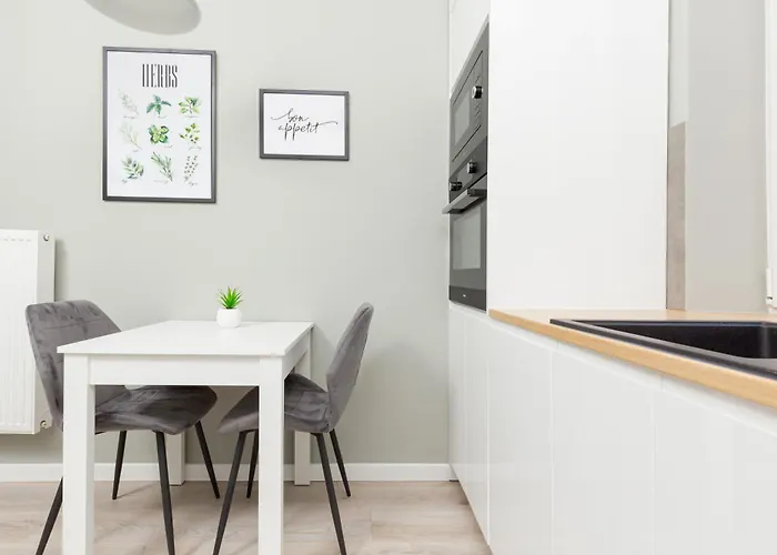 Central Apartment Emilii Plater By Noclegi Renters