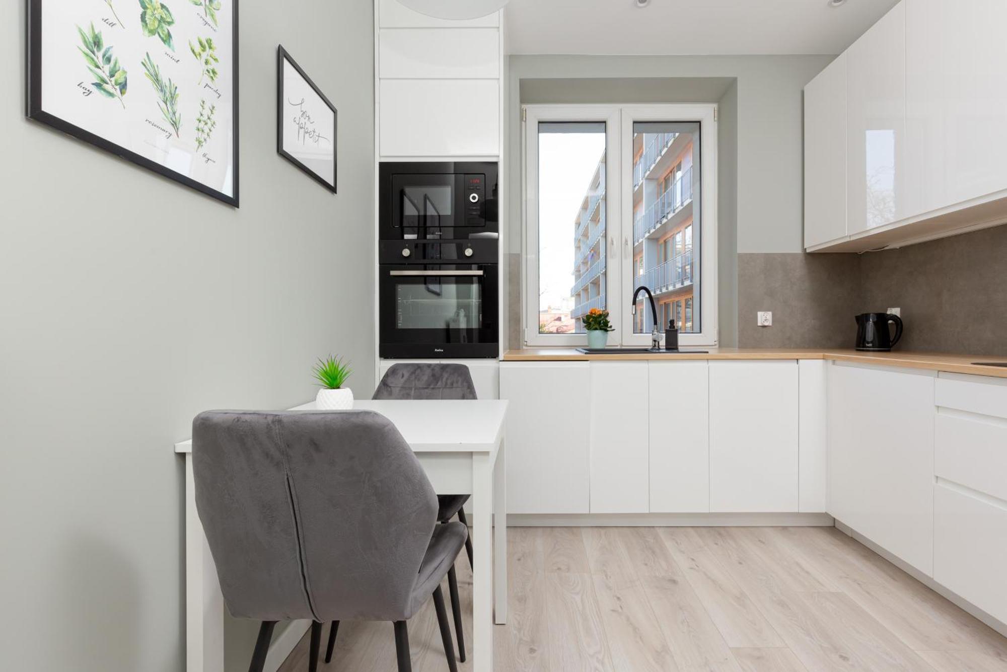 Apartment Emilii Plater By Renters Warschau